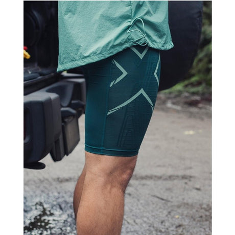 2XU MA5331B Light Speed Compression Shorts | The Bike Affair