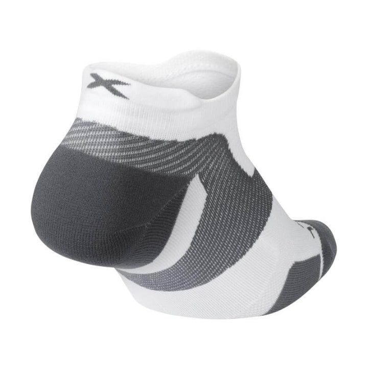 2XU UA5042E Vectr Lightcushion No Show Socks | The Bike Affair