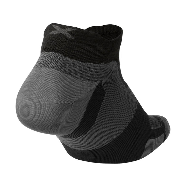 2XU UA7027E Vectr Ultralight No Show Socks | The Bike Affair